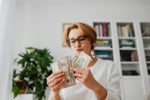 Expert tips for making smart money decisions under pressure.